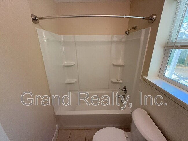 Building Photo - 7401 Bernadette Dr