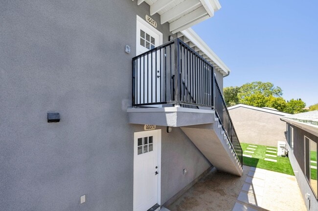 Building Photo - 1603 Vuelta Grande Ave
