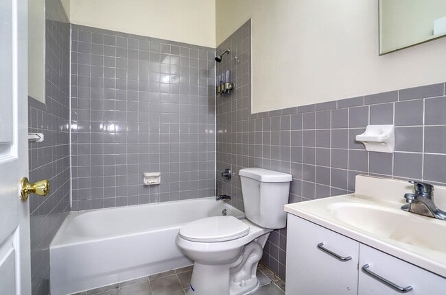 Building Photo - 618 Washington St