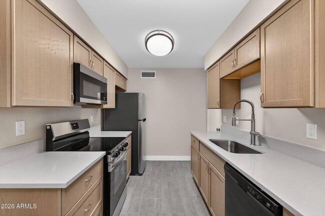 Building Photo - 10123 N 96th Ave