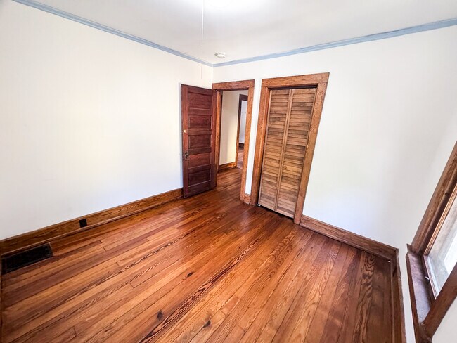 Building Photo - 307 Cascadilla St