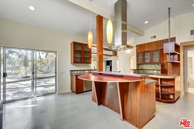 Building Photo - 2755 Carmar Dr