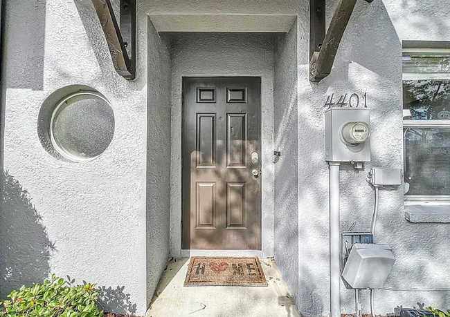 Building Photo - Charming 2-Bedroom, 1 Bathroom Townhome in...