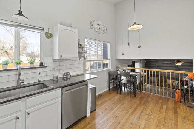 Building Photo - Bright & Spacious 4-Bedroom Home with Open-Concept Living, Fenced Yard & 2-Car Garage