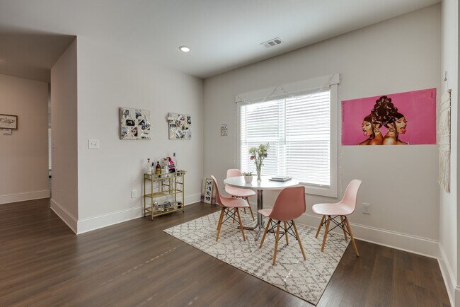 Building Photo - 372 Arch St