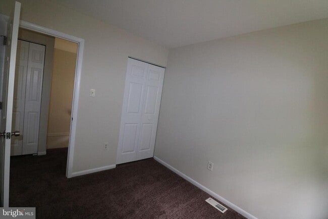 Building Photo - 32 Pin Oak Ln