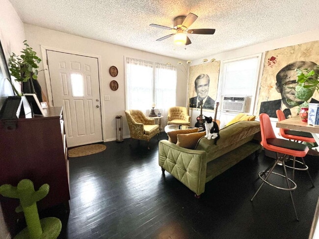 Building Photo - Phenomenal Downtown River View!