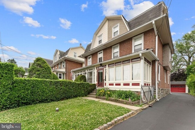 Building Photo - 809 Ardmore Ave