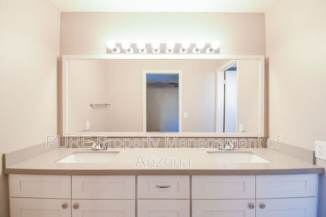 Building Photo - 1808 W Keating Ave