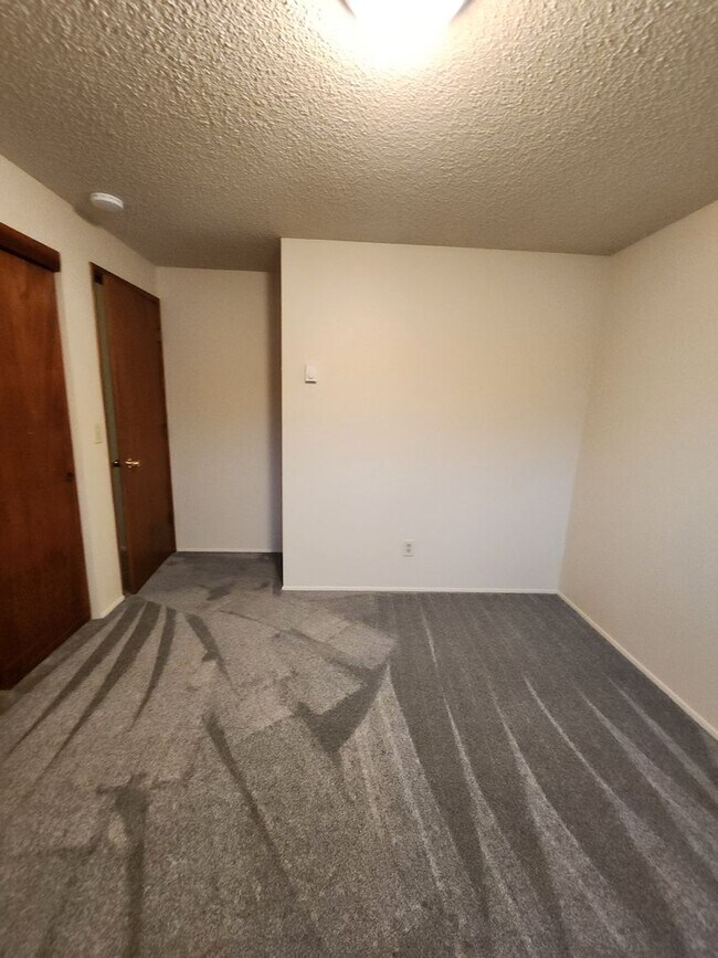 Building Photo - 3-bedroom 1 bath House