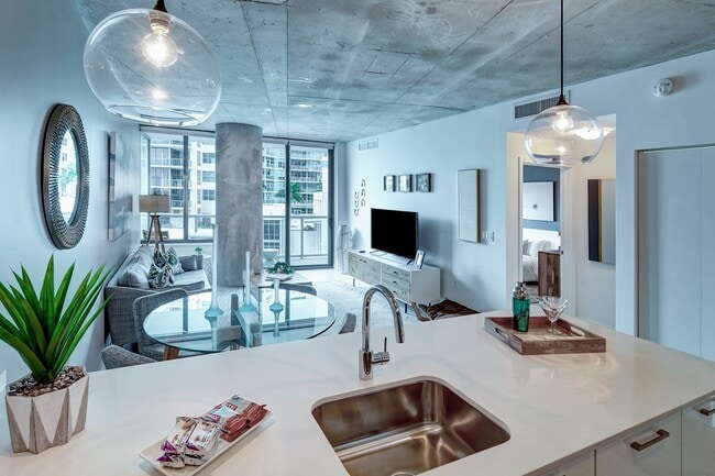 Interior Photo - Midtown 5