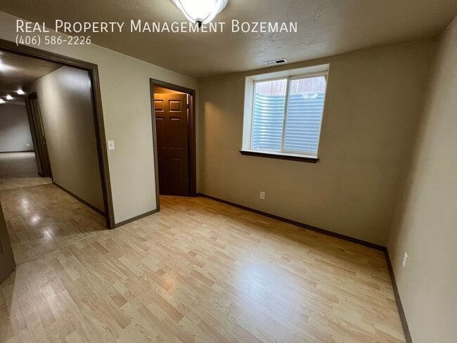 Building Photo - 452 Woodman Dr