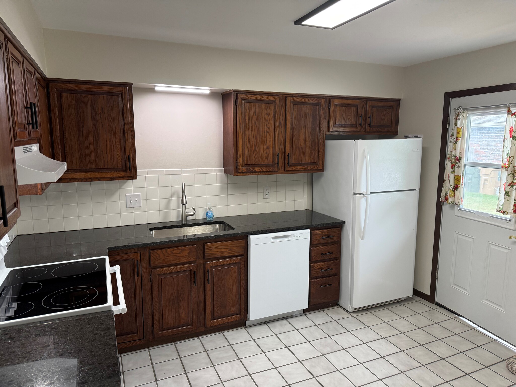 Building Photo - 3404 Ridgewood Dr