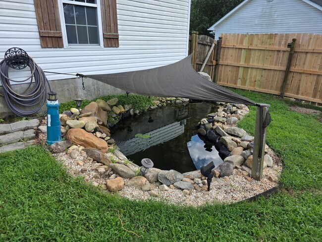 Building Photo - 200 Flagstone Ln