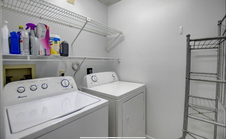 Building Photo - 5286 Sapphire Vly
