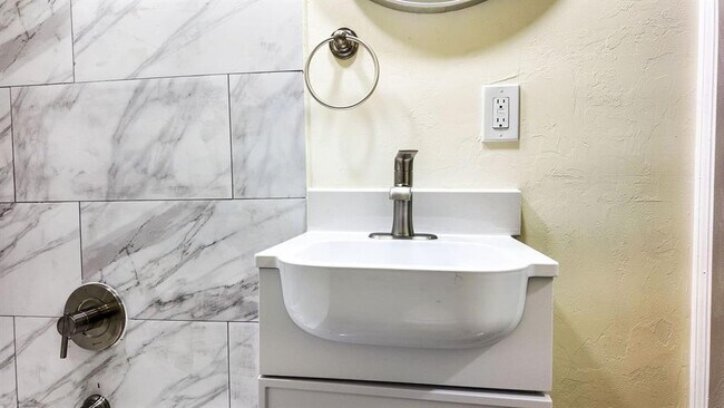 Building Photo - 3615 SW 40th St