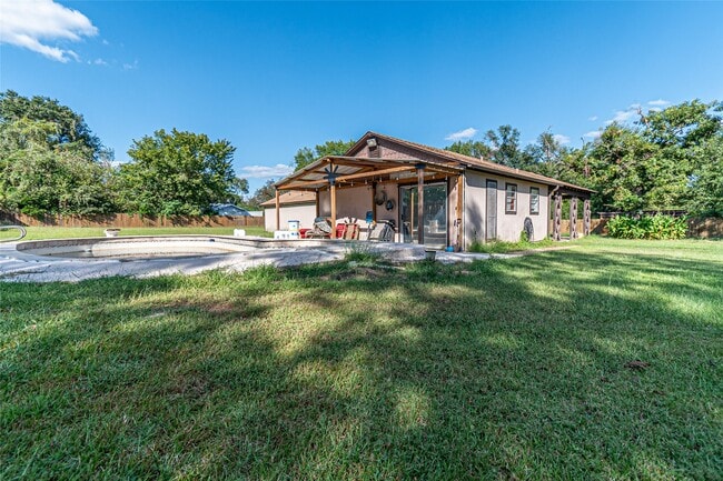 Building Photo - 635 W Church