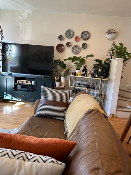 Building Photo - 33 Delle Ave