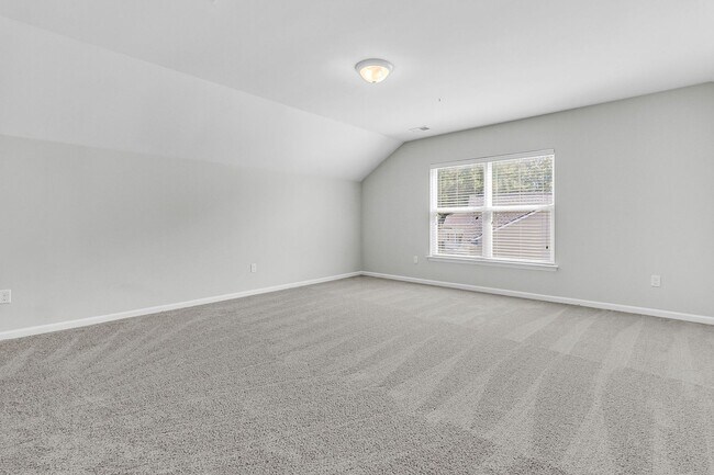 Building Photo - 5 Bedroom 3 Bath Home Located in Sophia Landing in Goose Creek