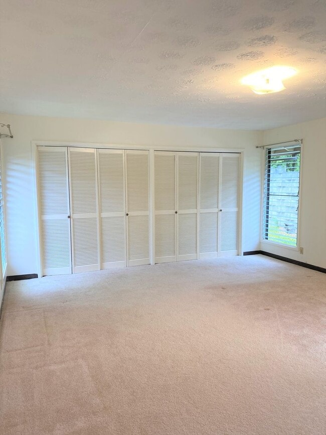 Building Photo - 2702 E Manoa Rd