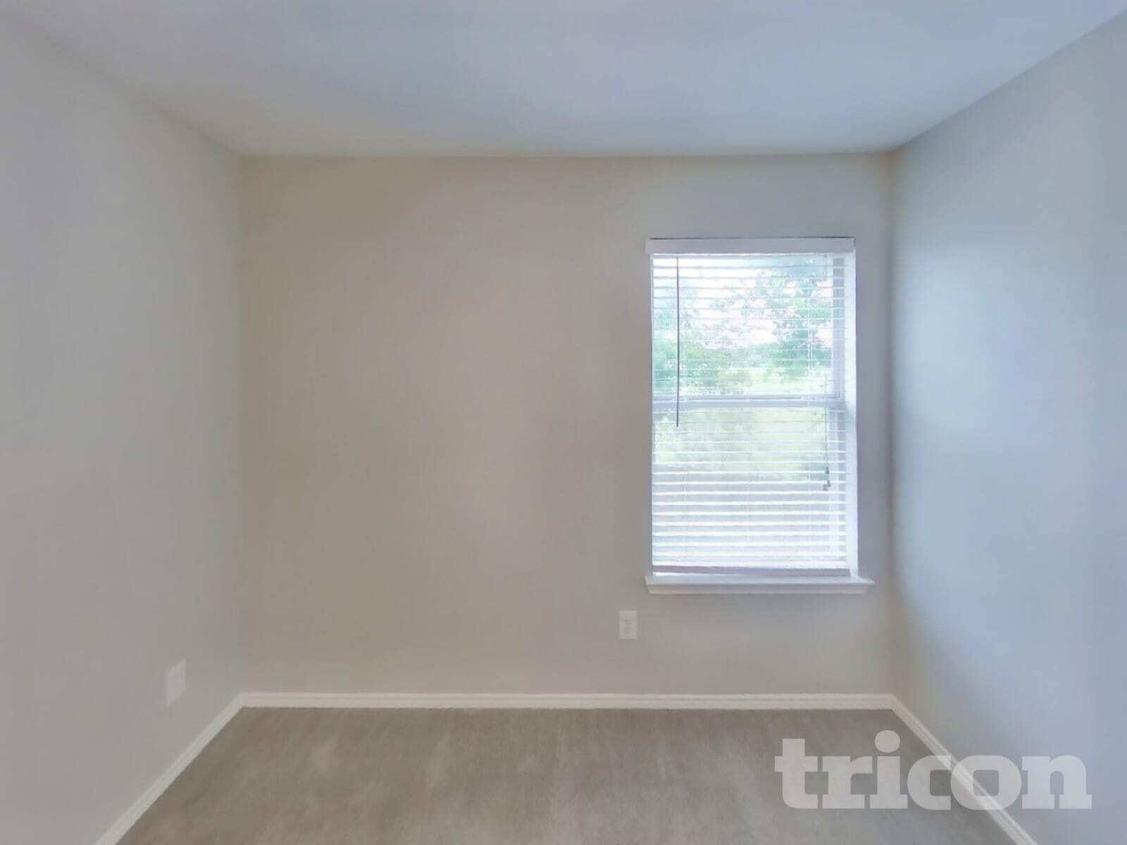 Building Photo - 1532 Pine Ln