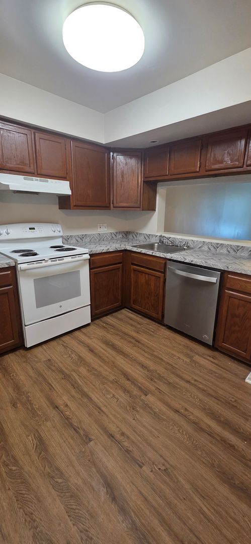 Building Photo - Act Fast! 2 Bedroom Townhome In Columbia