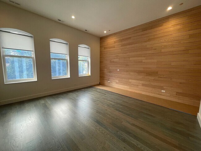 Building Photo - 1057 N Wolcott Ave