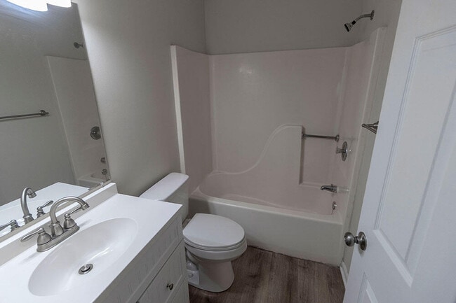 Building Photo - 1901 Mirtle Grove Ct