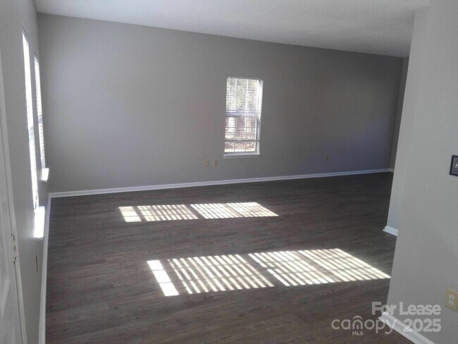 Building Photo - 7334 Reynard Ln