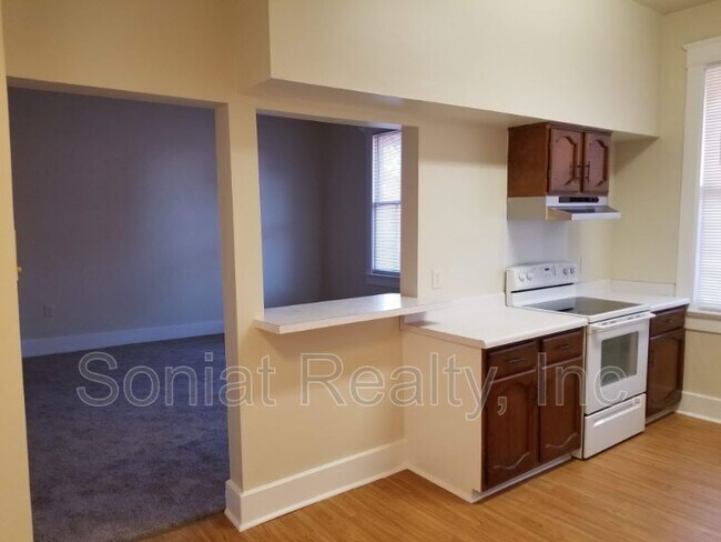 Building Photo - 110 S Pierce St