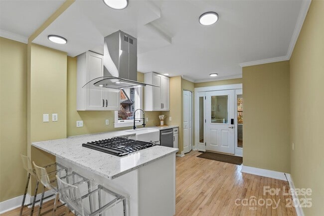 Building Photo - 5 Elmore St