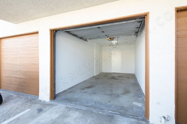 Building Photo - OPEN HOUSE: 10/25 3-4PM ~ 3BR/2.5BA PB Tow...