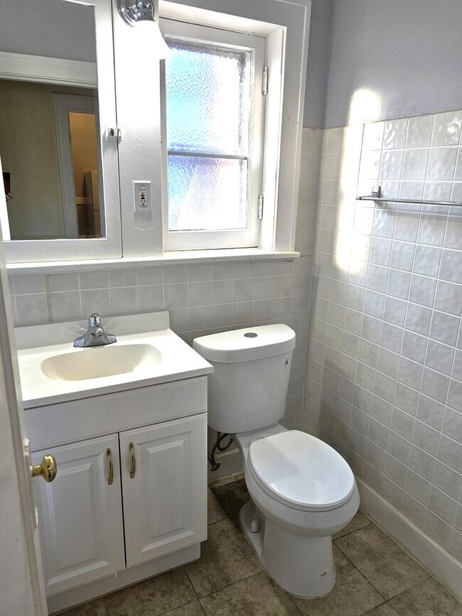 Building Photo - 4953 Holly Hills Ave