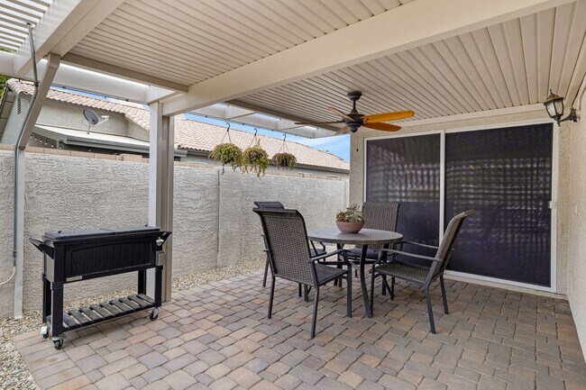 Building Photo - 4 Bedroom/2 Bathroom Remodeled home with S...