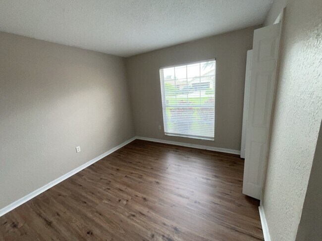 Building Photo - 261 Kings Pond Ave