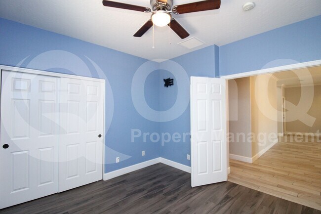Building Photo - 14590 W Windsor Ave