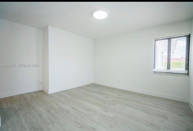 Building Photo - 7927 Crespi Blvd