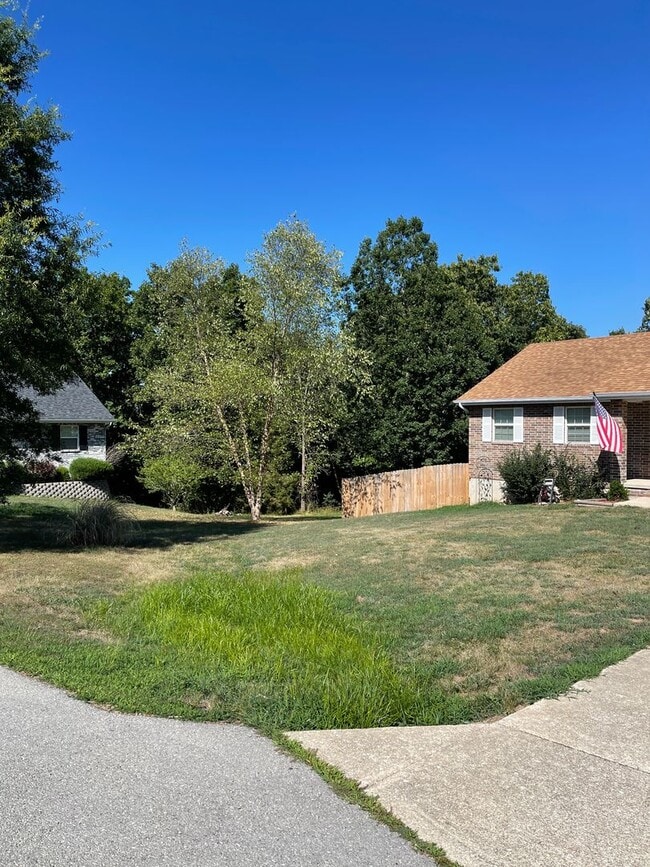 Building Photo - Available November 21st!   6 Month lease