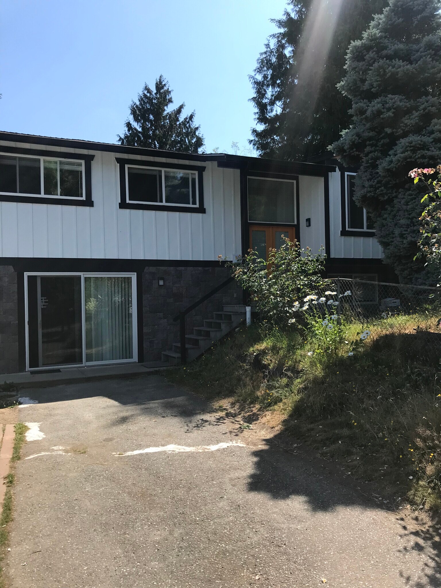 Duplex top floor 3x2 bottom floor 3x1 private entrance own washer and dryer - 3412 177th Pl SW