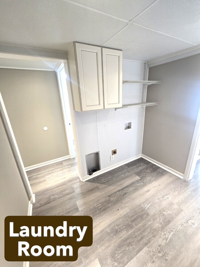 Building Photo - 903 Young St