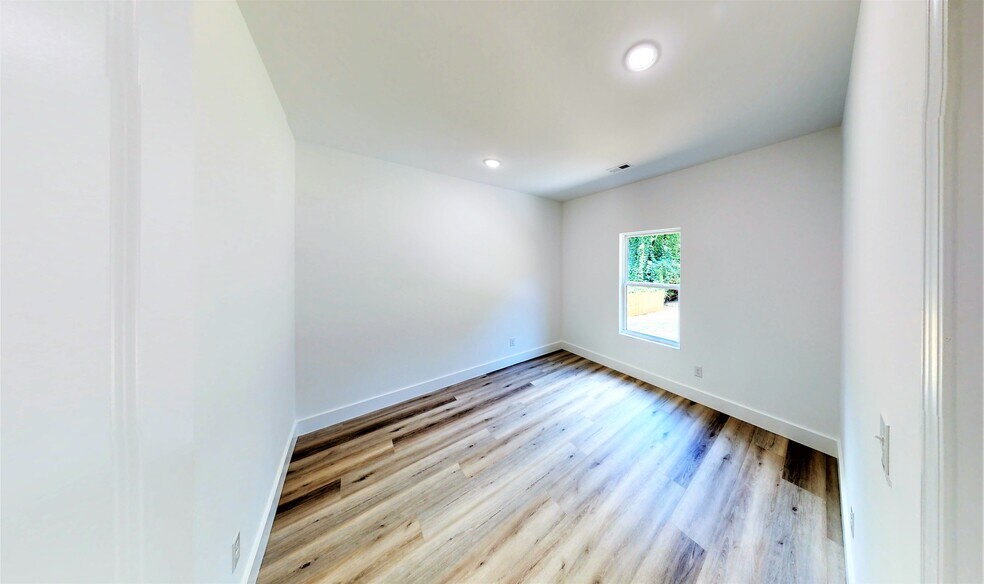 Building Photo - 436 Blume Rd