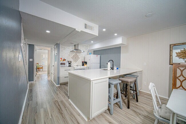 Building Photo - 1902 Bayhouse Dr