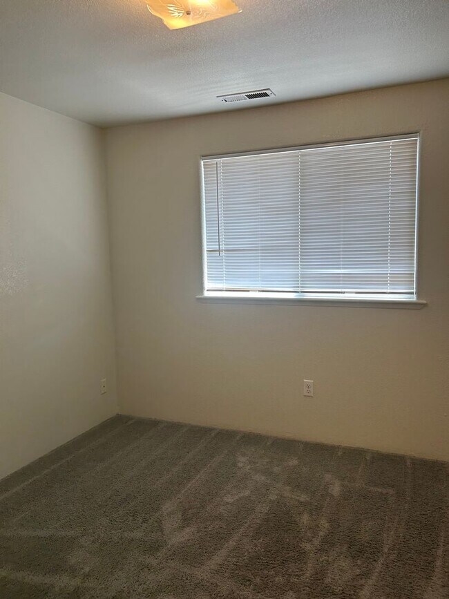 Building Photo - 2950-2952 Stacie Wy