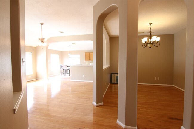 Building Photo - 3607 Stratford Arms Ln