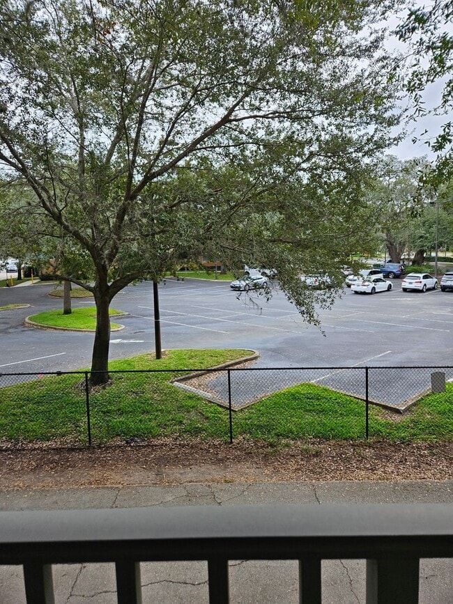 Building Photo - $600 Deposit*Spacious 1 BDRM Condo Downtown!