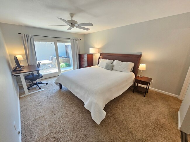 Building Photo - Beautiful Two Bedroom Two Bath Home