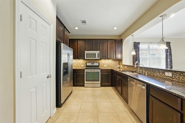 Building Photo - 27154 Harvest Pointe Ln