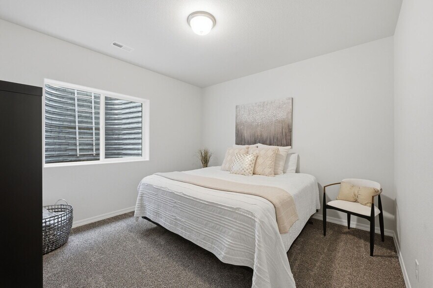 Building Photo - 8258 Sprague Way