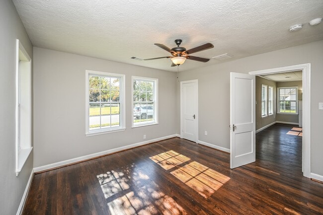 Building Photo - 500 Alford St