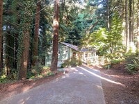 Building Photo - Pet-Friendly AMAZING Home Close To Town, Yet Private And Peaceful!